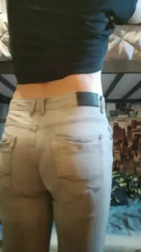 I've heard that some of y'all wanted to see my buns in motion 🍑