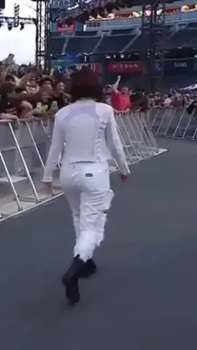 Bayley’s ass in white pants 🤤🍑