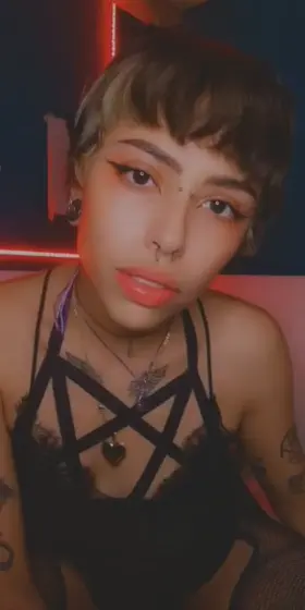 Would you train a tiny daughter with handcuffs? 🥺😋