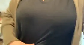 Who would have guessed these are hiding under this mom of 3’s shirt? 😘