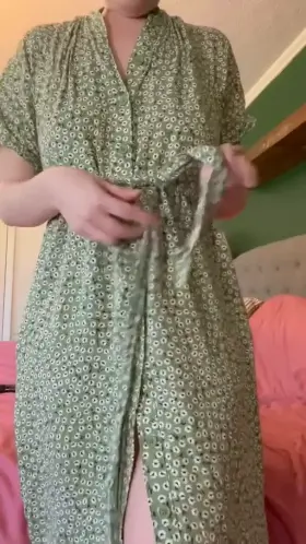 I’ll be your new favorite domme MILF! I also love Roleplay and vanilla too. Available for [sext] [vid] [rate] [pty] [gfe] [fet]. My [fan] club has immediate access to over 500+ media files, no PPVs or spam! Cum and play