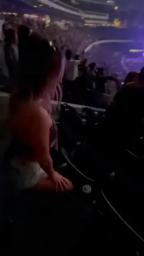 They say a flash a day… 🤷🏼‍♀️😋