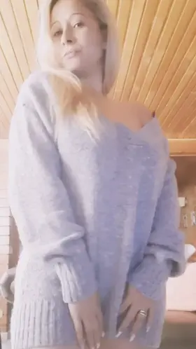 What‘s better than a milf? A single milf ready to fuck😉