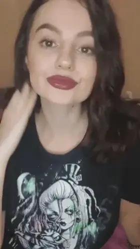 I don't wear a bra so that I can do this at any time😈