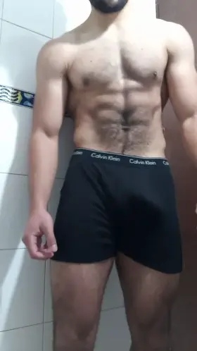 19 check out the size of the BULGE 💪🏽😏