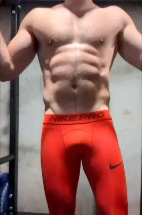 Someone accused me of airbrushing my pics 🤣