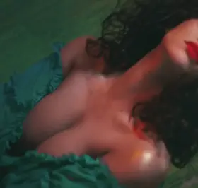 Rihanna - Great jiggle plot in 'Wild Thoughts' music video
