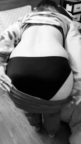 How do you like my butt in black and white? (F)