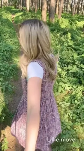 Who’d like to CUM w me on a walk in the Forest.. 👩🏼‍🌾💕 [GIF]