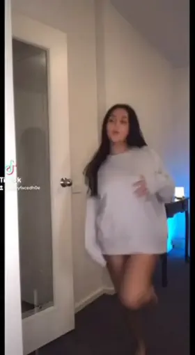 hm, an important part of my dress seems to be missing… 👀