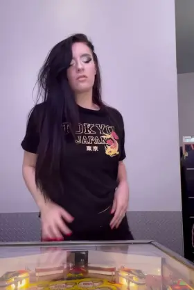 Flashing at the local arcade...someone DEFINITELY saw 🙈🙊