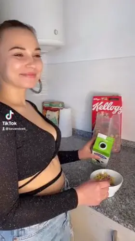 Should i call the police? 👮🏻‍♀️