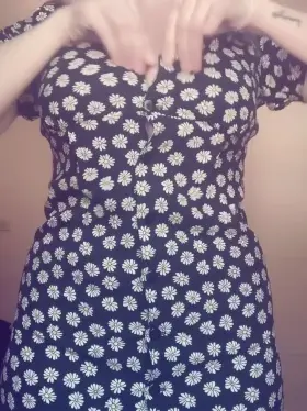 British summertime boobs 🥵