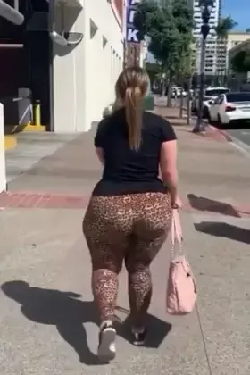 Damn dat ass is PHAT!