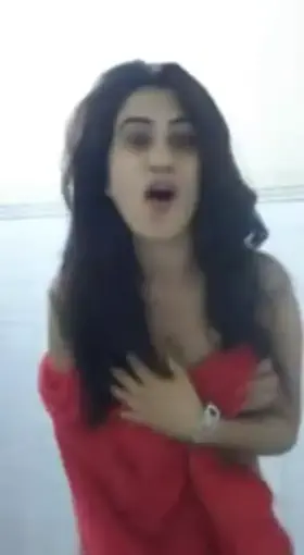 Delhi Girl Fulfilling her Boys Dream.. Hot Curves.. Very Sexy B00Bs | Link in Comment