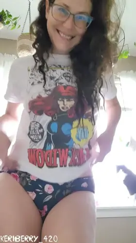 Smol tits and a bouncy ass F/39