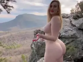 Naked ass twerking on the mountain 🍑 Link In Comments