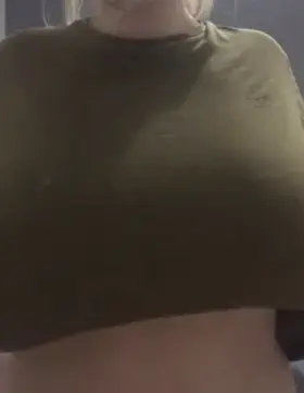 Big full tits for titty drop Tuesday 🍉🍉🤪