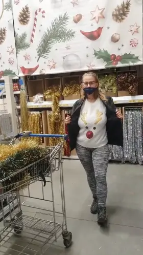 #TittyDrop Quick titty action while Christmas shopping