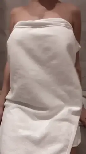 Watch out! Big mommy milkers under my towel😍