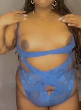 can a fat girl with small titties get some love? 🥺