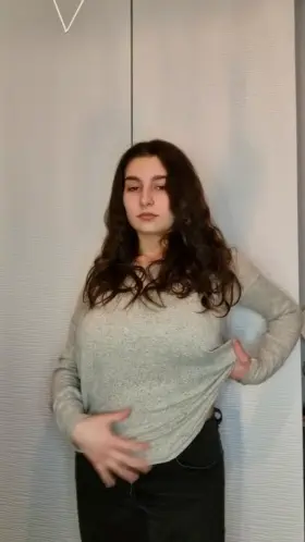 (18) If even 5 guys like my boobs and my ass, I'll celebrate and fuck myself anal 🙈