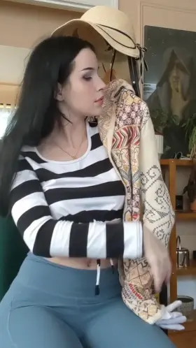 Every igrl needs a bra that clips in the front 