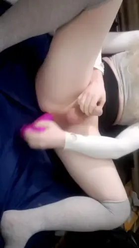 I wish i could clean up her tasty treat🤤