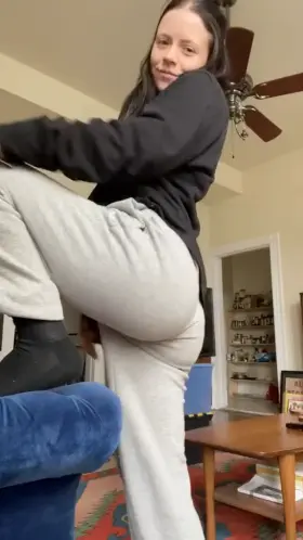 Sweatpants get me horny