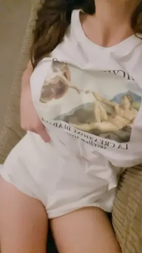 [F] How 30G tits look in a tshirt with no bra ☺️