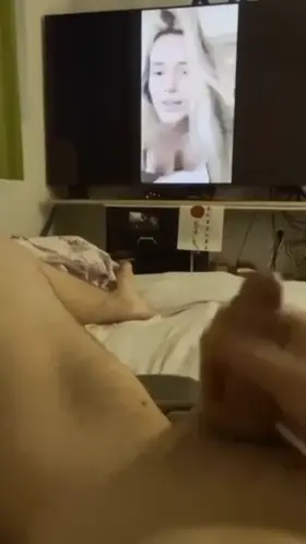 Nice cumshot in bed (OC)