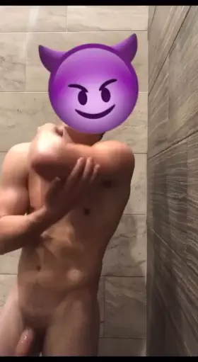 [22] Muscle jock looking for a new sub. HMU