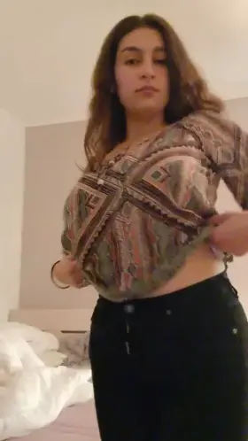 I want to let one lucky Redditor cum on my boobs multiple times💞