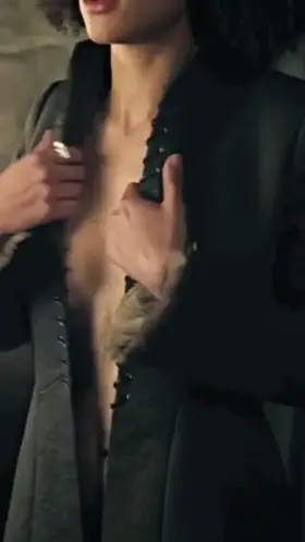 Anybody feed me her.. 😍😍😍😍👅👅👅👅