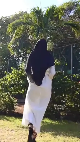 How my Arab parents think I dress on holiday VS reality😋