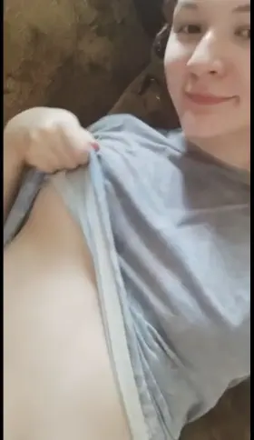 [SELLING] Nerdy redhead here! If you looking for some fun just kik me Janefox23 Or Snap Kendra_lacyx see you there muaaaa 😘