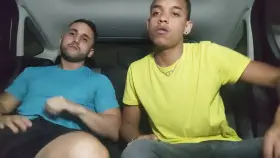 me and my friend fuckin the parking attendant 🥵 if you want to see the full video in the link in my profile 💦