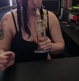 Who needs pants anyway?😜(f)