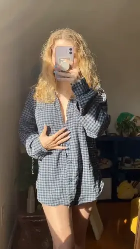 I’ll be your petite play thing 💞