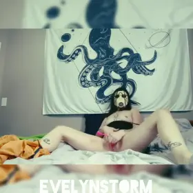 Psycho Bandit cosplayer slut masturbates and cums