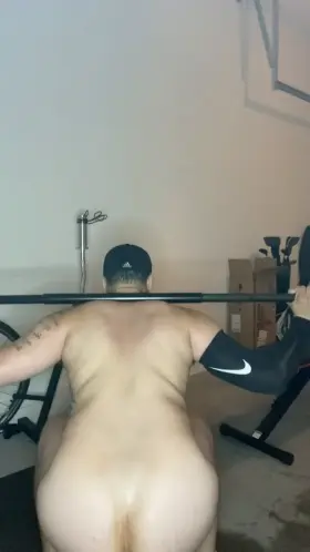 Working out naked so you can see the gains in all the right places 😈😉