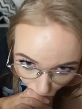 Cuite Babe In Glass begging For Thick CuM