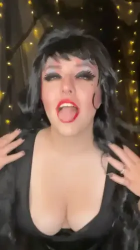 I wanna be your mistress of the dark and spooky