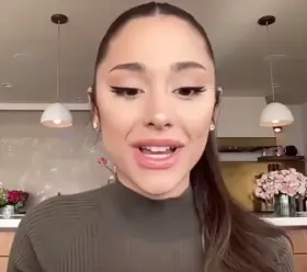 She’s so beautiful and omg her lips look amazing