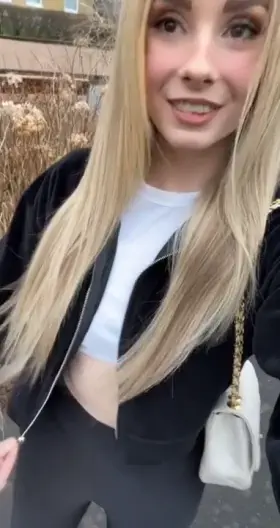 Trying to convince my neighbours to expand their palate and try a Norwegian 😋💕