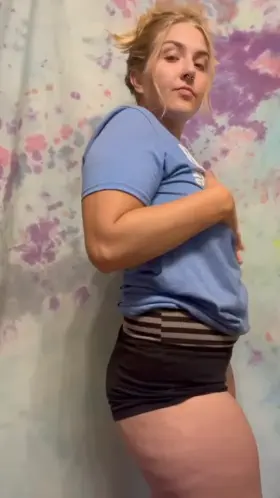 Big shirts to hide big titties