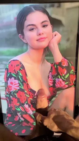 Another huge load for Selena! Can't get enough of her lately