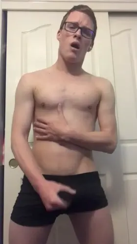 Cumming through my boxers 💦