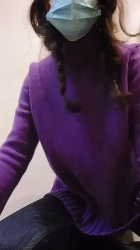 [F] taking my sweater off at my store, am I brave ?