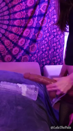 Fucking your hole with the cum from the previous dick that creampied you 💦🥵